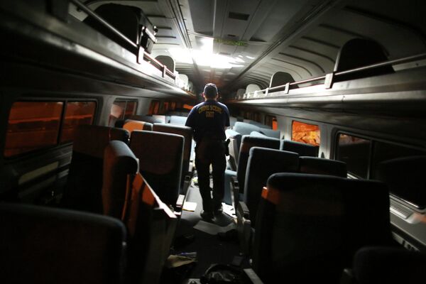 Labores de rescate en el lugar de accidente de un tren en Filadelfia - Sputnik Mundo