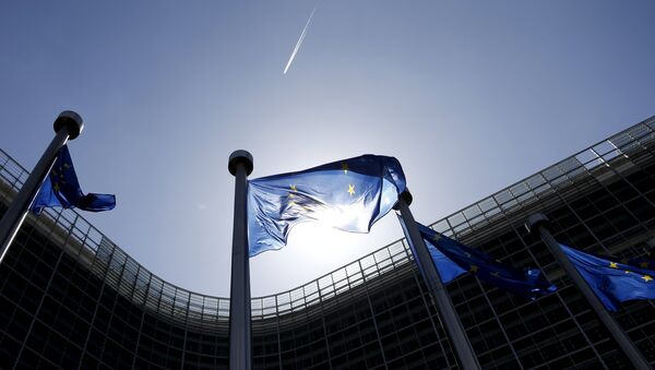 Banderas de la UE en Bruselas - Sputnik Mundo