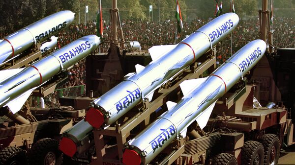 Misiles BrahMos (archivo) - Sputnik Mundo
