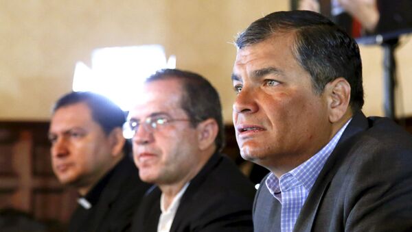 Rafael Correa, presidente de Ecuador (a la derecha) - Sputnik Mundo