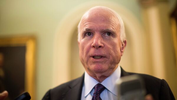 Sen. John McCain, R-Ariz. speaks to reporters on Capitol Hill in Washington, Tuesday, May 5,2015, before a GOP luncheon. - Sputnik Mundo