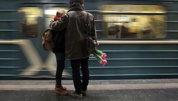 Abono anual de transportes por dar a luz en el metro de Moscú - Sputnik Mundo