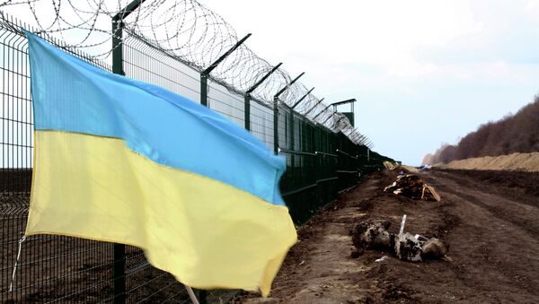 Bandera de Ucrania cerca de la frontera ruso-ucraniana (archivo) - Sputnik Mundo