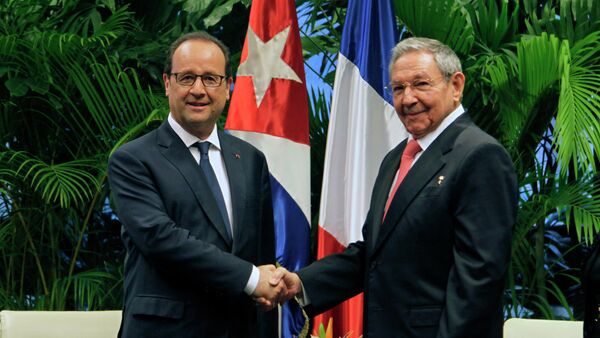 Presidente de Francia, François Hollande y presidente de Cuba, Raúl Castro - Sputnik Mundo