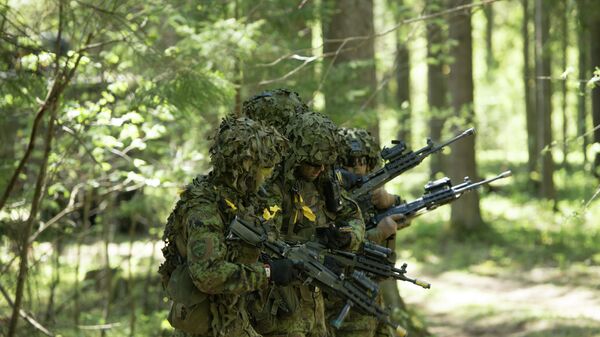 Soldados participando en los ejercicios militares de la OTAN - Sputnik Mundo