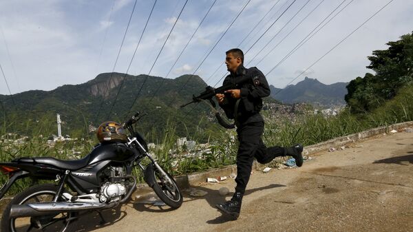La DEA norteamericana entrena a la Policía Civil de Río de Janeiro contra el narcotráfico - Sputnik Mundo