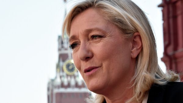 France's far-right Front National (FN) party president Marine Le Pen visits Moscow's Red Square - Sputnik Mundo