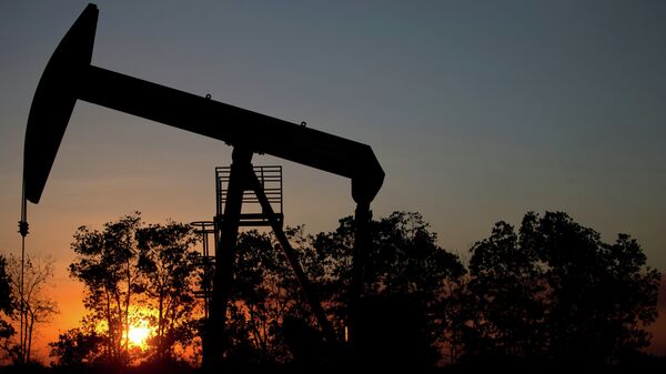 Oil well in a field near El Tigre, a town within Venezuela's Hugo Chavez oil belt, formally known as the Orinoco Belt - Sputnik Mundo