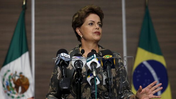 Dilma Rousseff, presidenta de Brasil, durante su visita a México - Sputnik Mundo