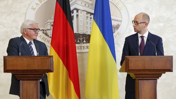 Frank-Walter Steinmeier y Arseni Yatseniuk en Kiev - Sputnik Mundo