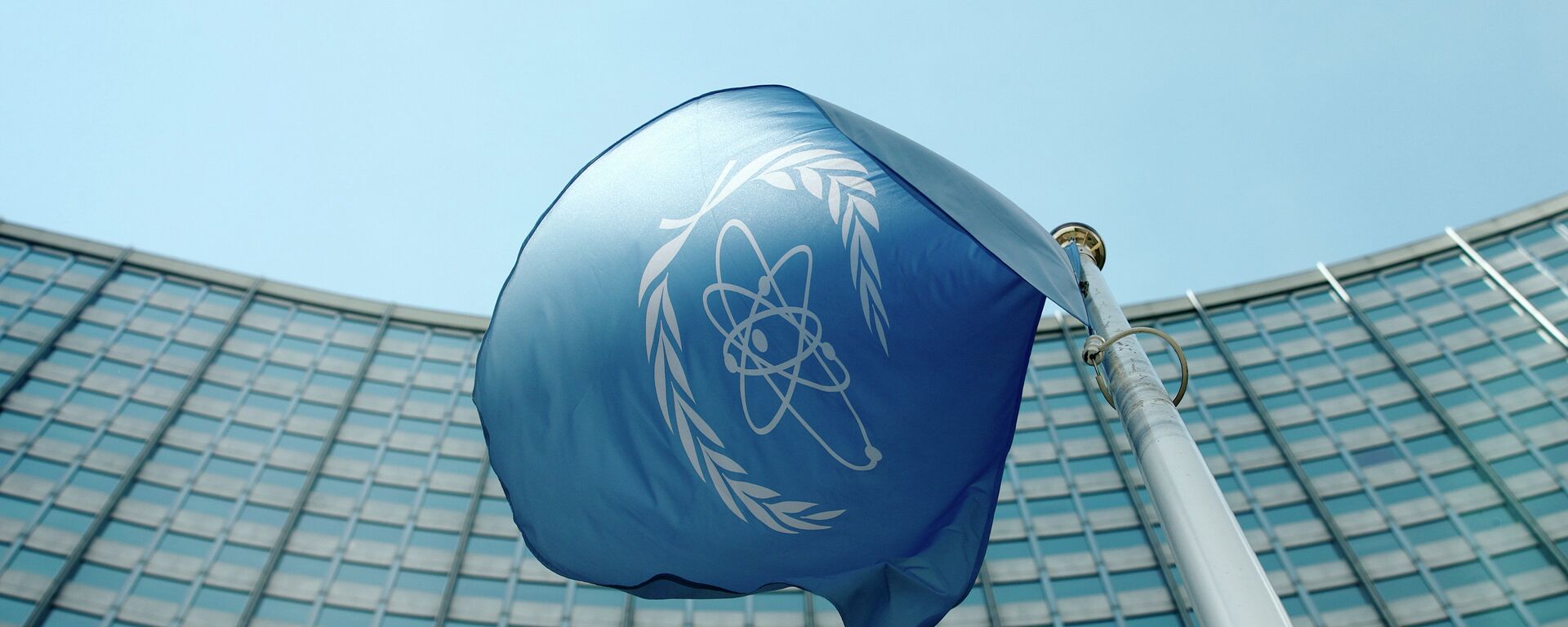 La bandera del Organismo Internacional de Energía Atómica - Sputnik Mundo, 1920, 18.03.2022