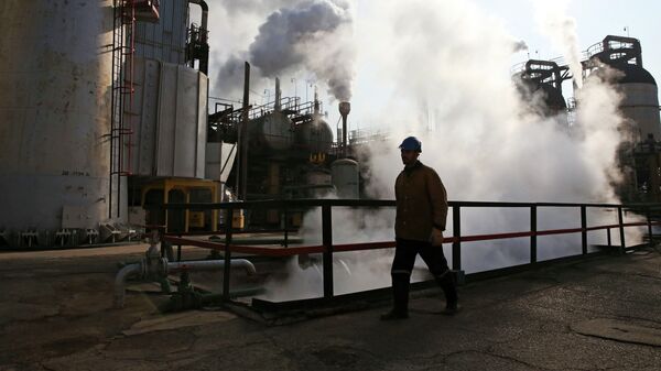 Refinería de petróleo en Irán (imagen referencial) - Sputnik Mundo