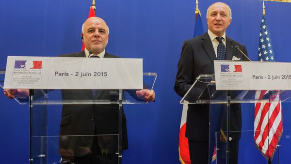Haider al Abadi, primer ministro de Irak y Laurent Fabius, ministro de Asuntos Exteriores de Francia - Sputnik Mundo