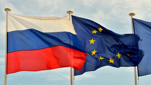 Banderas de Rusia y la UE - Sputnik Mundo
