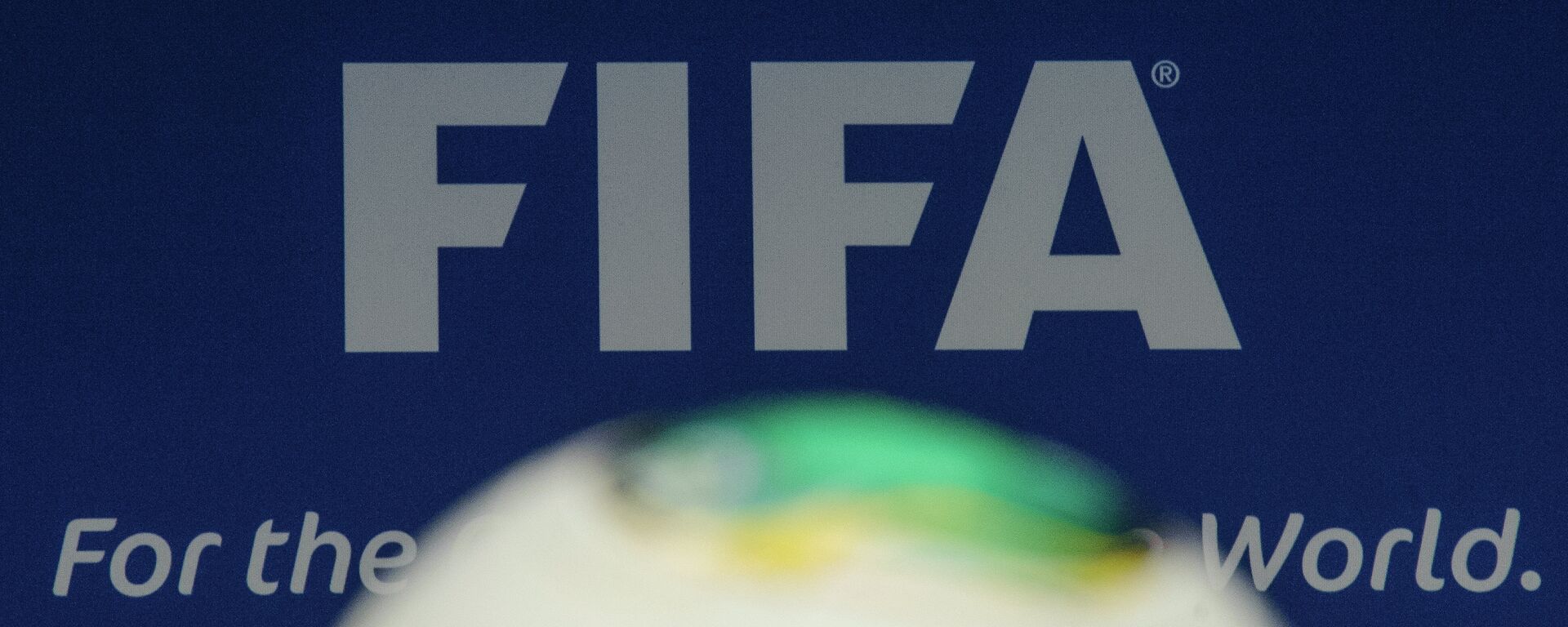 The FIFA logo is pictured behind a ball during the press conference following the meeting of the FIFA executive comittee in Zurich - Sputnik Mundo, 1920, 05.05.2022