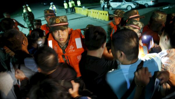 Ascienden a 65 las víctimas del crucero naufragado en China - Sputnik Mundo