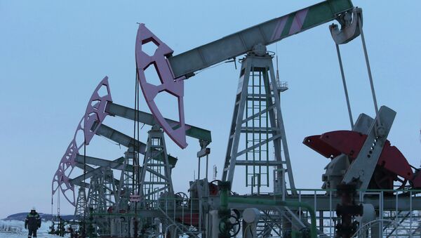 Extracción de petróleo en Nikolo-Berezovka, Rusia (archivo) - Sputnik Mundo