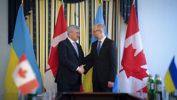Primer ministro de Canada, Stephen Harper, y su homólogo ucraniano, Arseni Yatseniuk - Sputnik Mundo