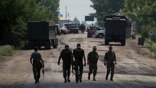 Miembros de las fuerzas armadas de Ucrania cerca de Marinka - Sputnik Mundo