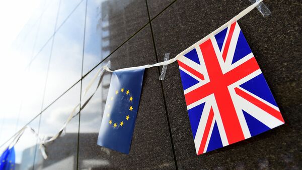 Banderas de UE y Reino Unido - Sputnik Mundo
