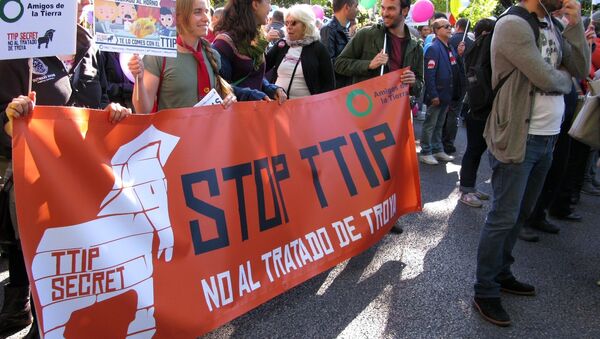 Socialistas españoles votarán contra blindaje de empresas en el TTIP - Sputnik Mundo