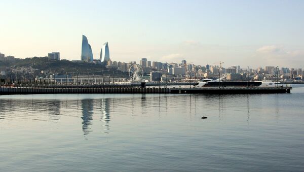 Vista de la capital de Azerbayán Bakú y el Mar Caspio - Sputnik Mundo