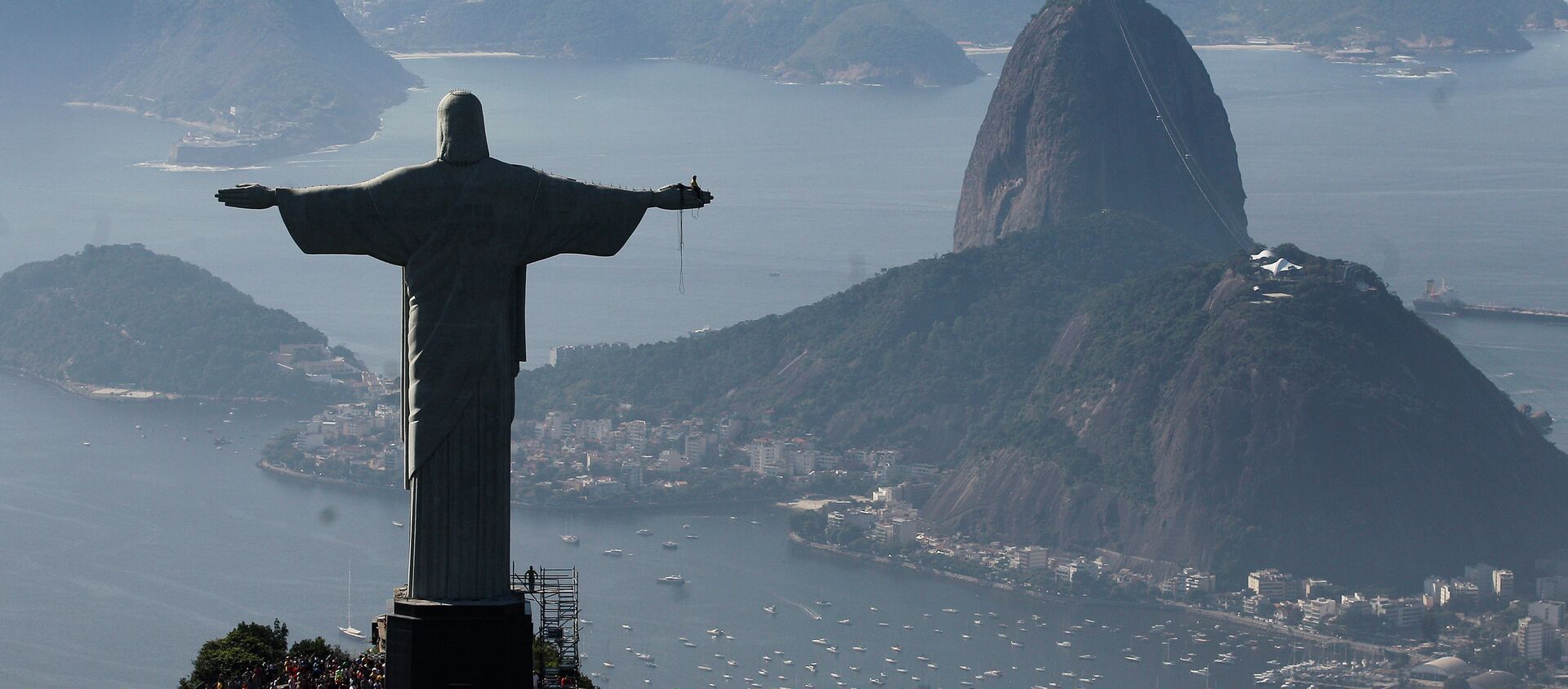 In this June 27, 2014 file photo, Christ the Redeemer statue is silhouetted next to Sugar Loaf Mountain, in Rio de Janeiro, Brazil - Sputnik Mundo, 1920, 05.01.2021