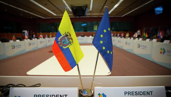 Banderas de Ecuador y la UE - Sputnik Mundo