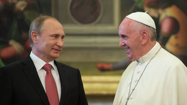 Presidente de Rusia, Vladímir Putin, y papa Francisco - Sputnik Mundo