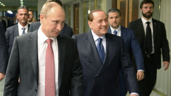 Presidente de Rusia, Vladímir Putin, y ex primer ministro de Italia, Silvio Berlusconi - Sputnik Mundo