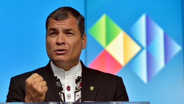 Ecuador's President Rafael Correa talks during a news conference after an EU-CELAC Latin America summit in Brussels, Belgium June 11, 2015.  - Sputnik Mundo