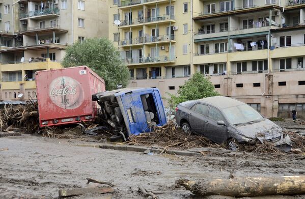En poder de las aguas: inundaciones en Tbilisi - Sputnik Mundo