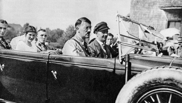 Adolf Hitler y Martin Bormann - Sputnik Mundo