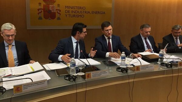 Ministro español de Industria, Energía y Turismo, José Manuel Soria y ministro de Energía de Rusia, Alexandr Nóvak - Sputnik Mundo