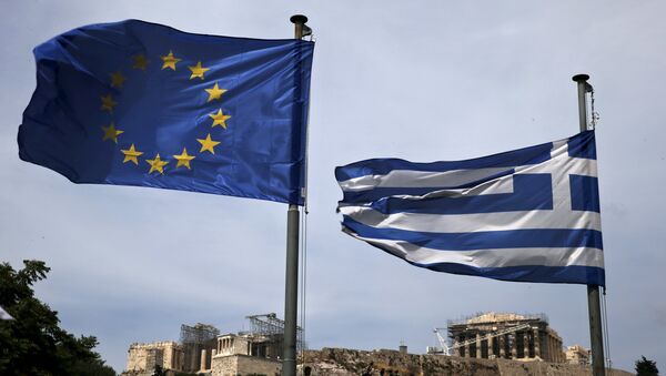 Banderas de la UE y Grecia en Atenas - Sputnik Mundo