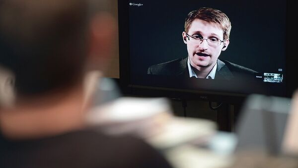 Edward Snowden, exagente de los servicios secretos estadounidenses - Sputnik Mundo