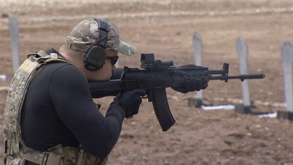Kalashnikov presenta el prototipo de su nueva pistola en Army 2015 - Sputnik Mundo