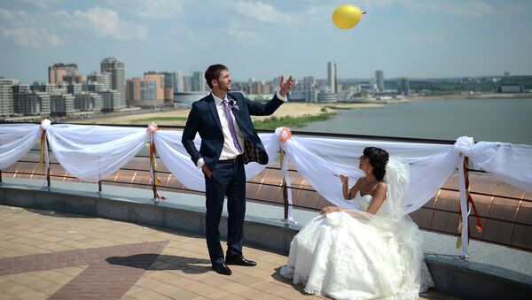 Recién casados en Kazan, Rusia - Sputnik Mundo