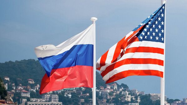 Las banderas de EEUU y Rusia - Sputnik Mundo