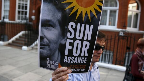 Assange cumple tres años recluido en la embajada ecuatoriana en Londres - Sputnik Mundo