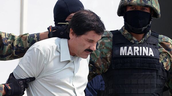 El 'Chapo' Guzmán durante su detención en Mazatlán, el 22 de febrero de 2014 - Sputnik Mundo