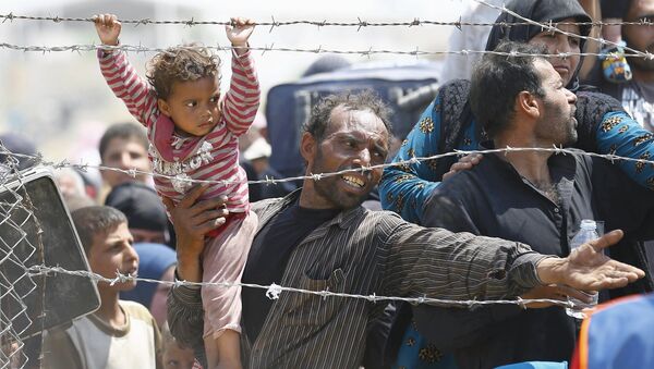 Refugidos sirios en la frontera entre Turquía y Siria - Sputnik Mundo