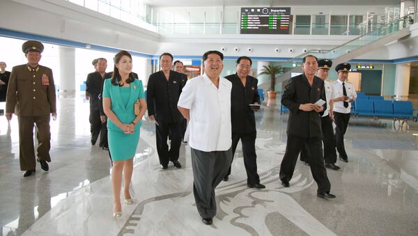 Kim Jong-un en la nueva terminal internacional del aeropuerto de Pyongyang - Sputnik Mundo