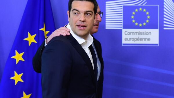Primer ministro de Grecia, Alexis Tsipras, y presidente de la Comisión Europea, Jean-Claude Juncker - Sputnik Mundo