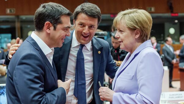 Alexis Tsipras, Matteo Renzi y Angela Merkel después de la reunión del Eurogrupo - Sputnik Mundo