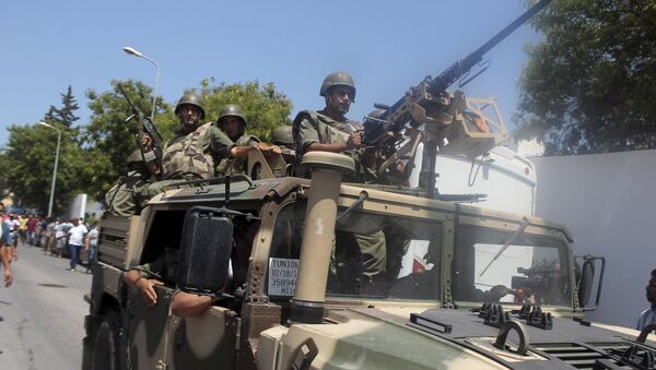 Soldados del ejército tunecino en el lugar del atentado - Sputnik Mundo