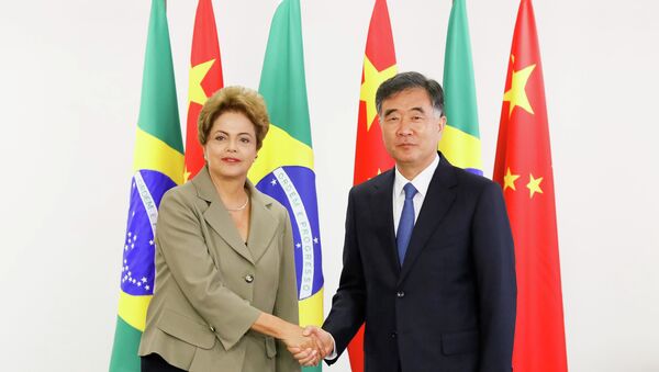 La presidenta de Brasil, Dilma Rousseff, el viceprimer ministro chino, Wang Yang - Sputnik Mundo