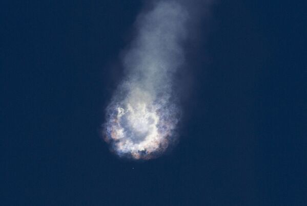 El cohete Falcon 9 explota tras despegar desde Cabo Cañaveral - Sputnik Mundo