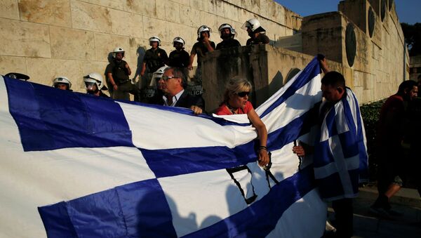 Protestantes estan en contra de las medidas de austeridad, Atenas, Grecia, el 29 de junio, 2015 - Sputnik Mundo