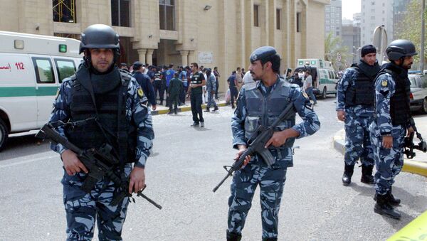 Policía kuwaití en el lugar del atentado terrorista en el hotel Imperial Marhaba. 26 de junio de 2015 - Sputnik Mundo